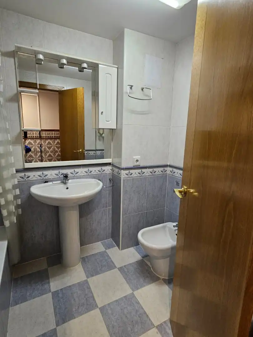 Bathroom of Flat for rent in Valencia  with Air Conditioner and Heating