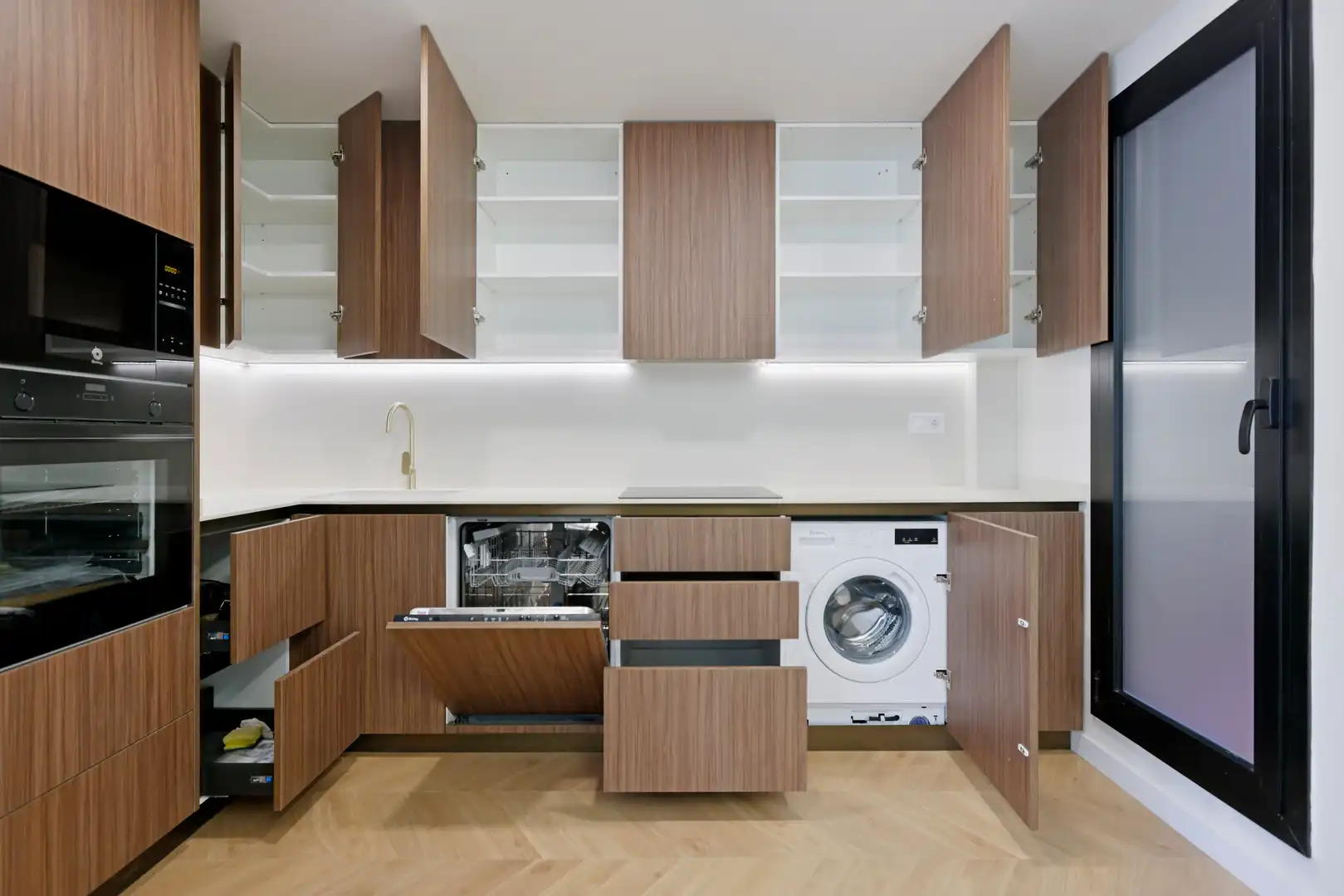 Kitchen of Flat for sale in L'Hospitalet de Llobregat  with Heating, Terrace and Balcony