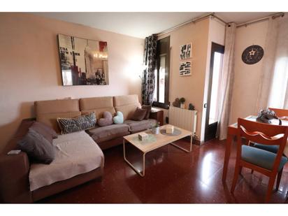Sala d'estar de Pis en venda en Terrassa amb Calefacció i Balcó