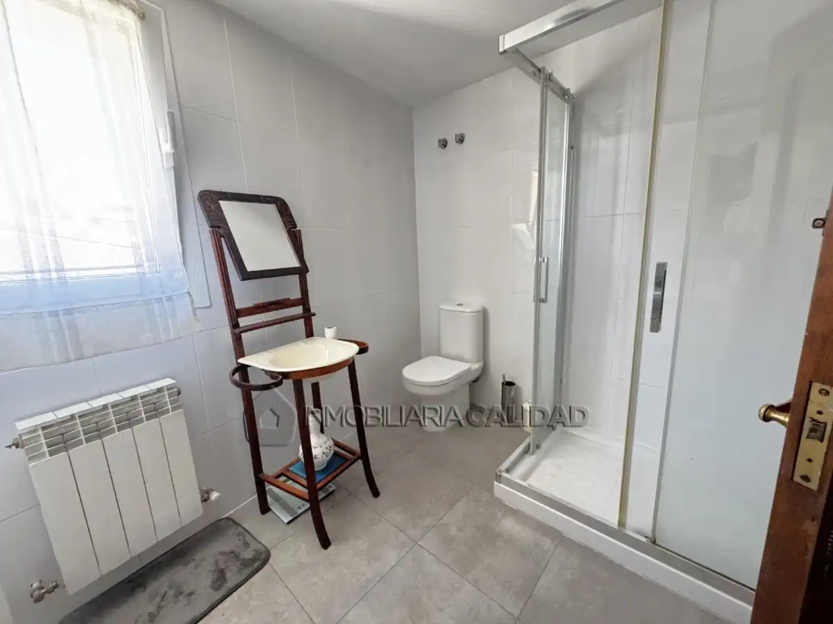 Bathroom of Flat for rent in Burgos  with Heating and Furnished