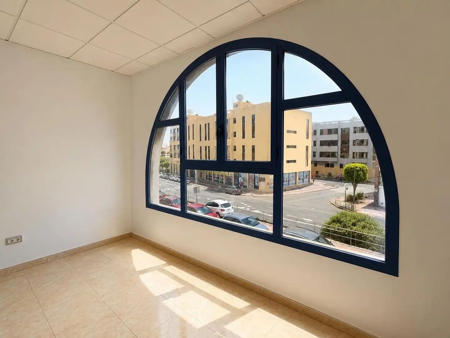 Local comercial en alquiler en del Castillo 17, imagen 2