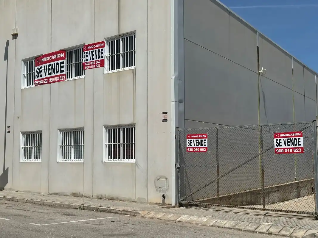 Vista exterior de Nave industrial en venta en Beniarjó