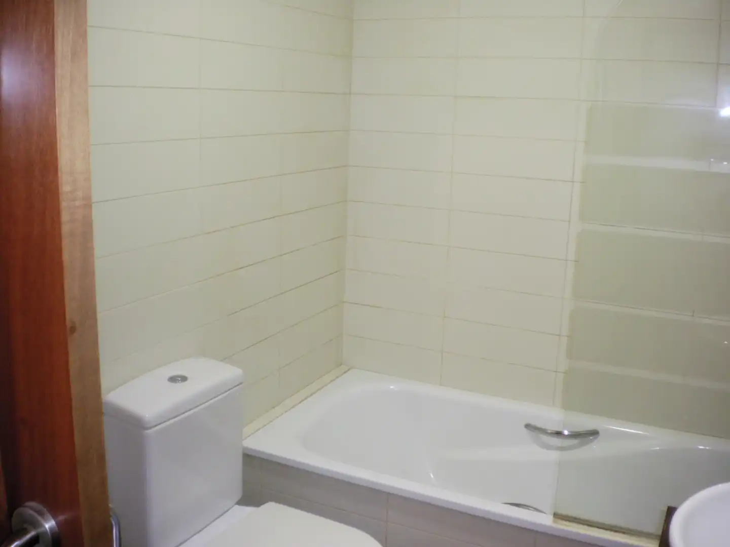 Bathroom of Flat for rent in Terrassa  with Heating, Parquet flooring and Oven