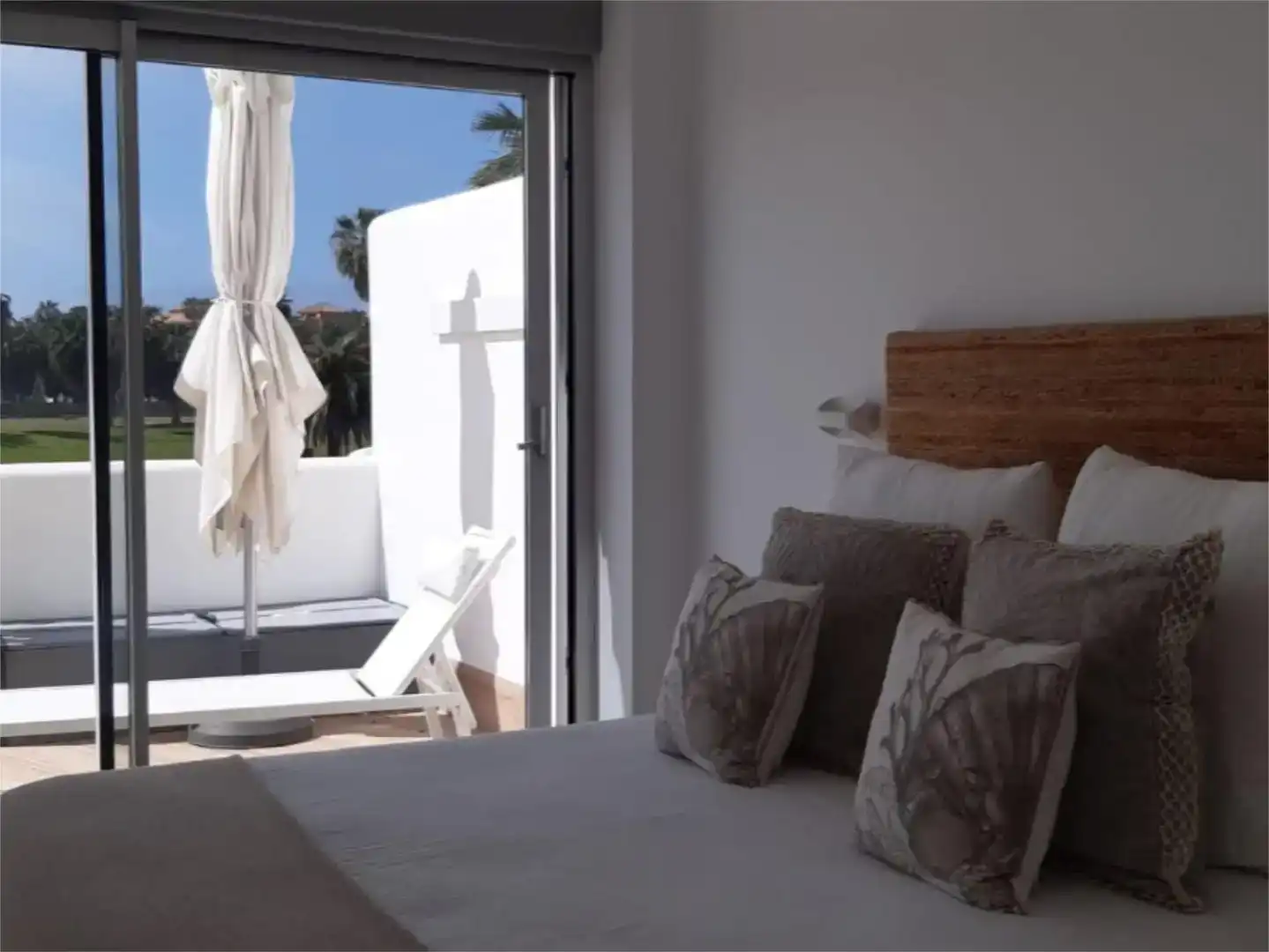 Bedroom of Flat for rent in Playa de Granada