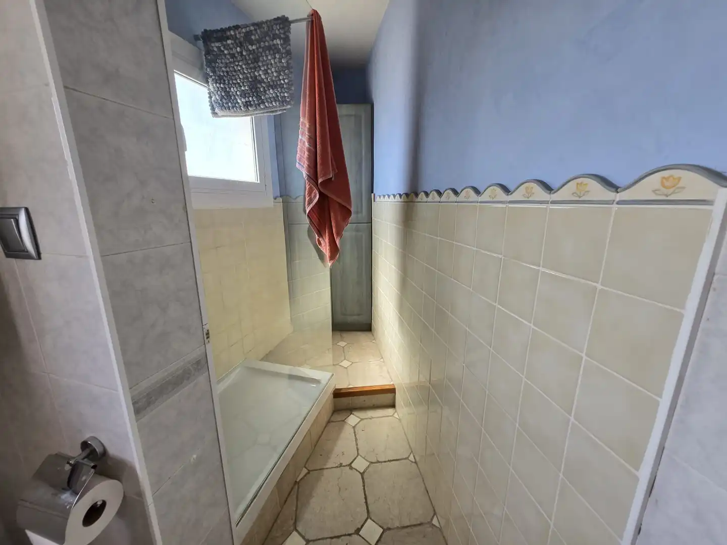 Baño de Ático en venta en L'Hospitalet de Llobregat con Aire acondicionado, Terraza y Amueblado