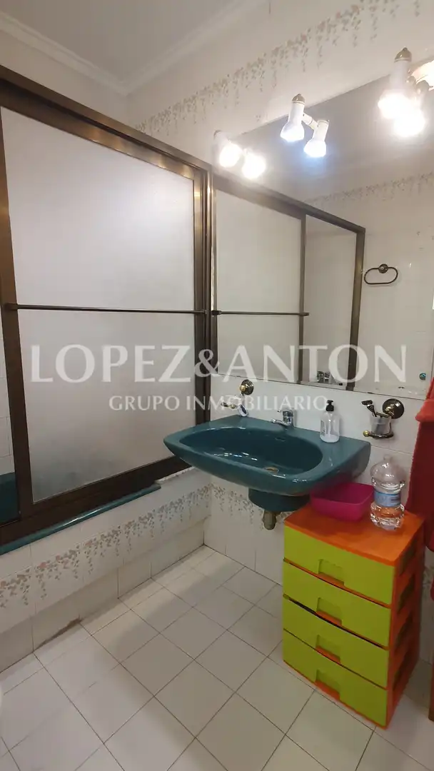 Bathroom of Houses for sale in L'Eliana  with Air Conditioner, Private garden and Terrace