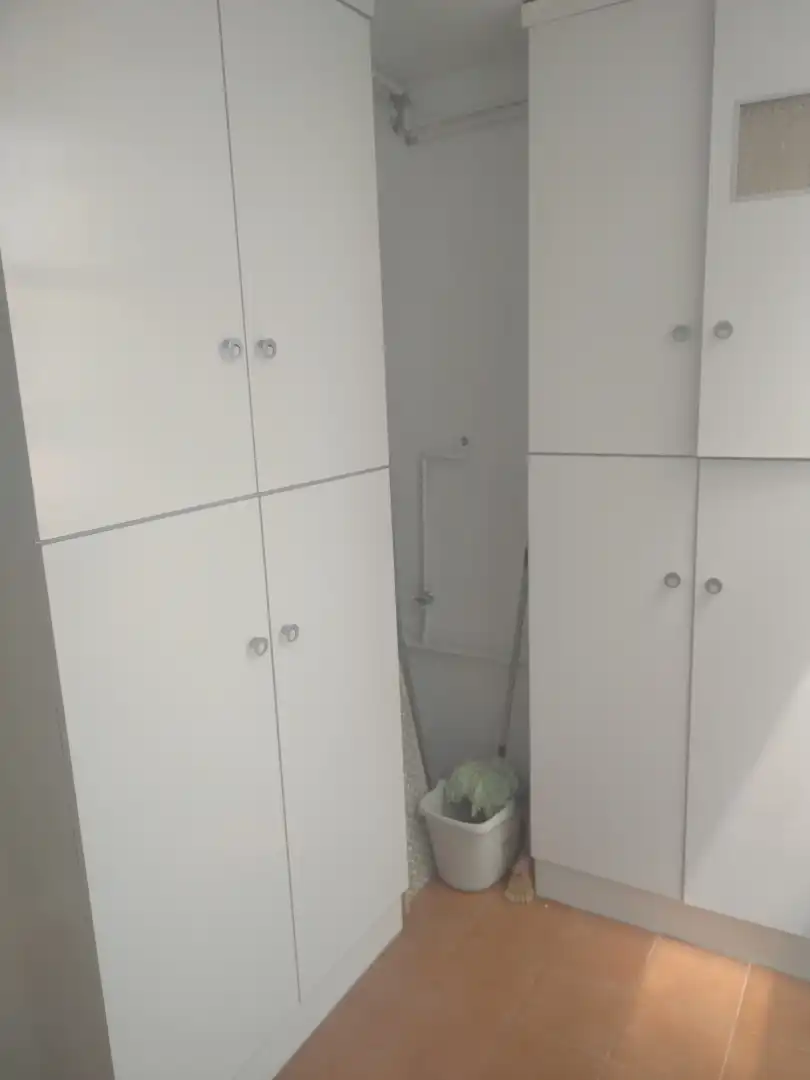 Badezimmer von Wohnung zur Miete in Terrassa mit Heizung, Parkett und Ofen