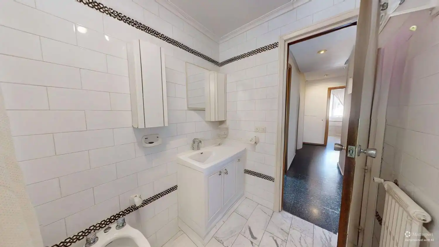 Bathroom of Flat for sale in Sevilla  with Air Conditioner, Terrace and Storage room