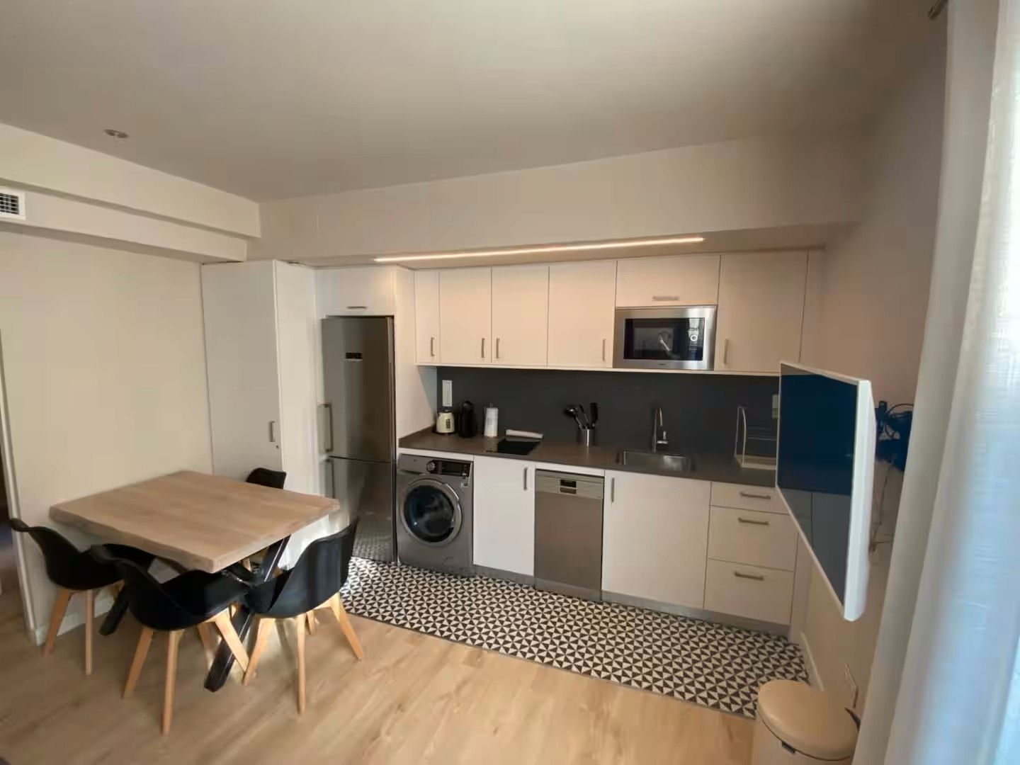 Kitchen of Flat to rent in L'Hospitalet de Llobregat  with Air Conditioner, Heating and Furnished