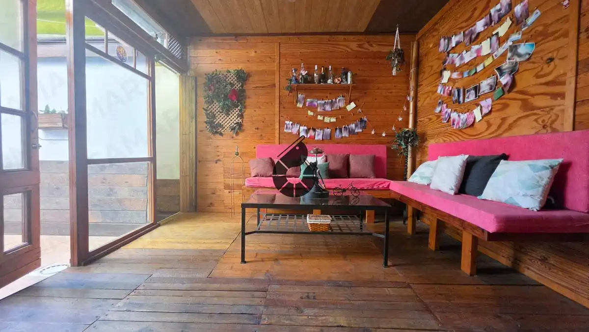 Sala de estar de Casa adosada en venta en Coria del Río con Aire acondicionado, Parquet y Terraza