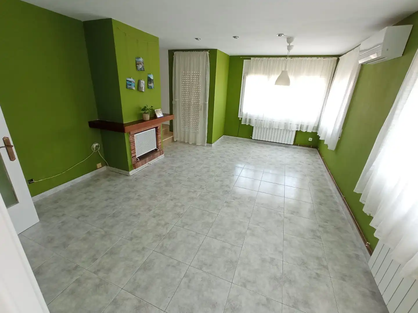 Terraced house with garden for sale in Breda