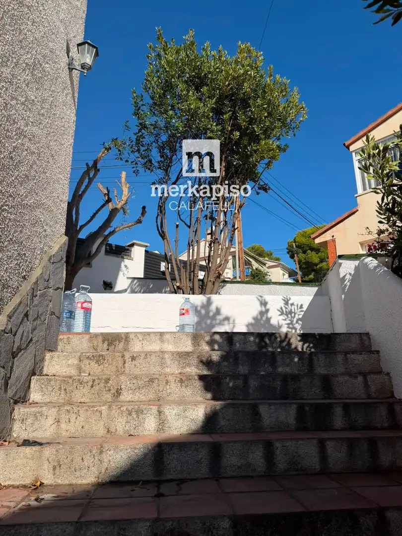 Vista exterior de Casa o xalet en venda en Calafell amb Jardí privat i Terrassa