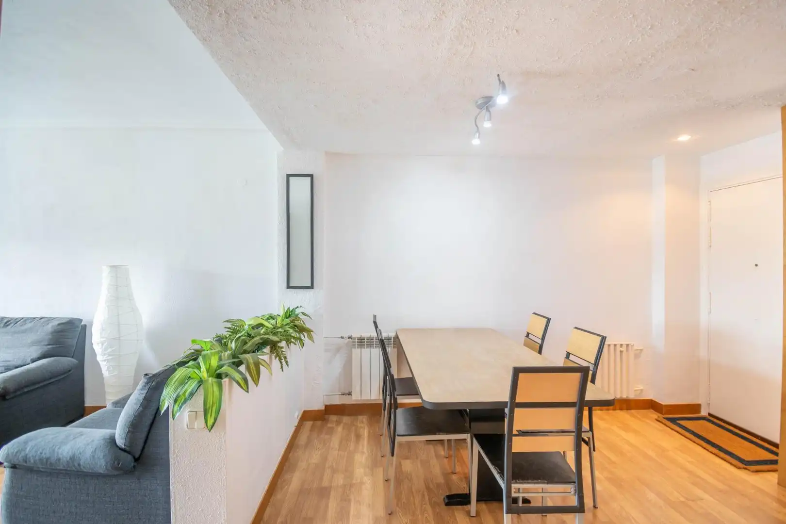 Comedor de Piso en venta en  Pamplona / Iruña con Calefacción, Amueblado y Balcón
