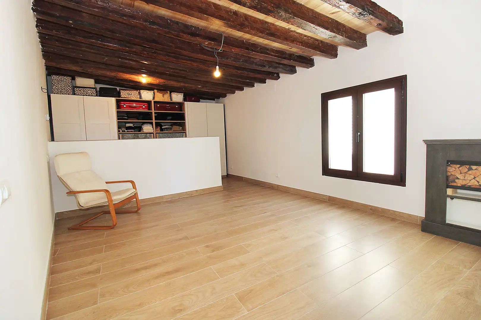 Sala d'estar de Casa adosada en venda en Torrelaguna amb Aire condicionat, Calefacció i Jardí privat
