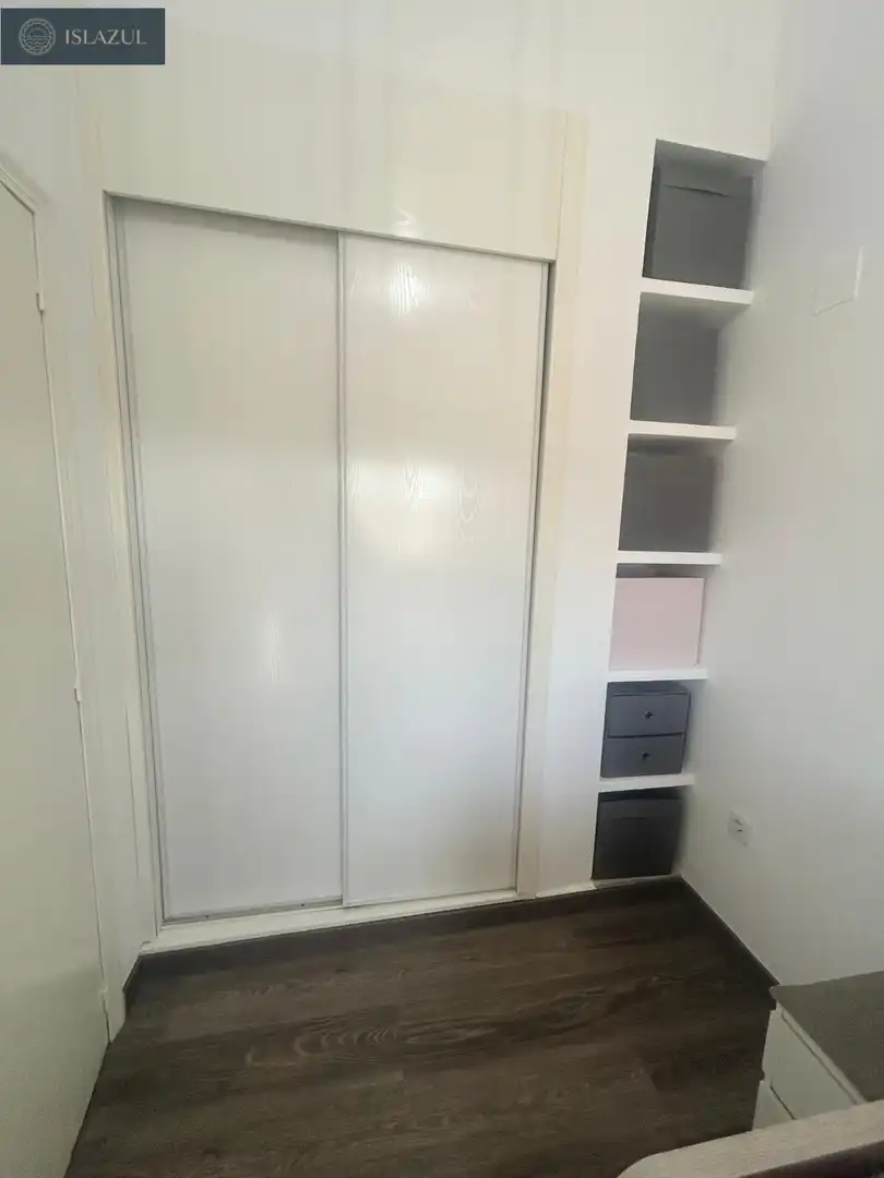 Dormitori de Apartament en venda en Isla Cristina amb Aire condicionat, Jardí privat i Terrassa