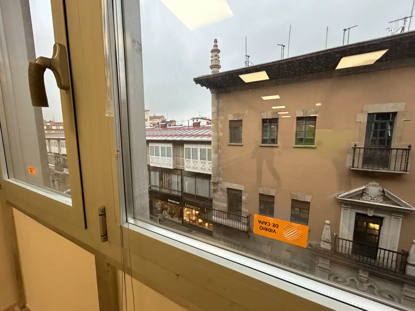 Außenansicht von Büro zur Miete in Vitoria - Gasteiz mit Heizung und Internet