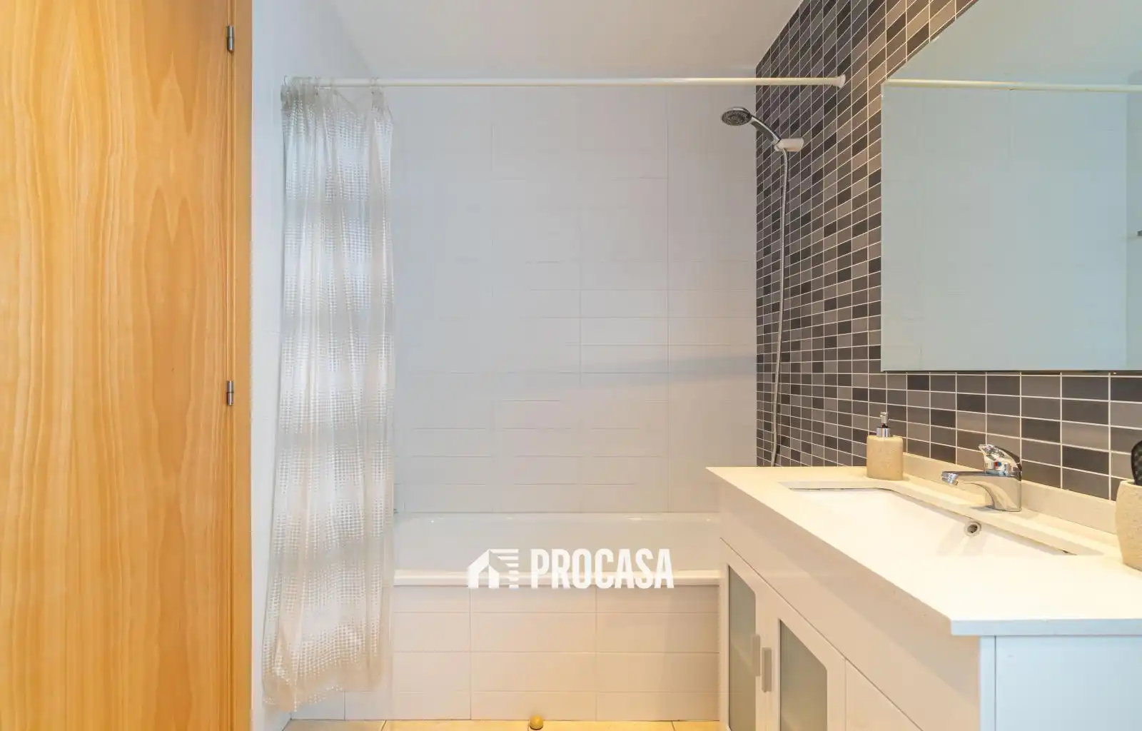Bathroom of Houses for sale in Vila-sacra  with Air Conditioner, Heating and Swimming Pool