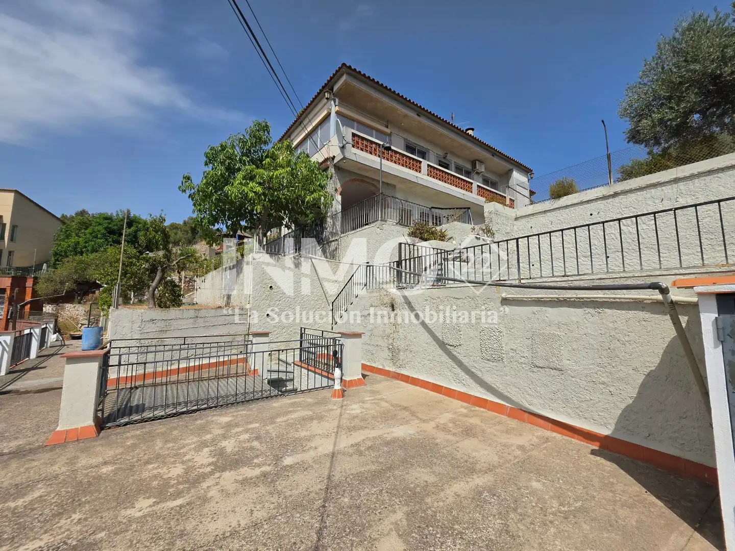Vista exterior de Casa o xalet en venda en Sant Andreu de la Barca amb Aire condicionat, Calefacció i Jardí privat