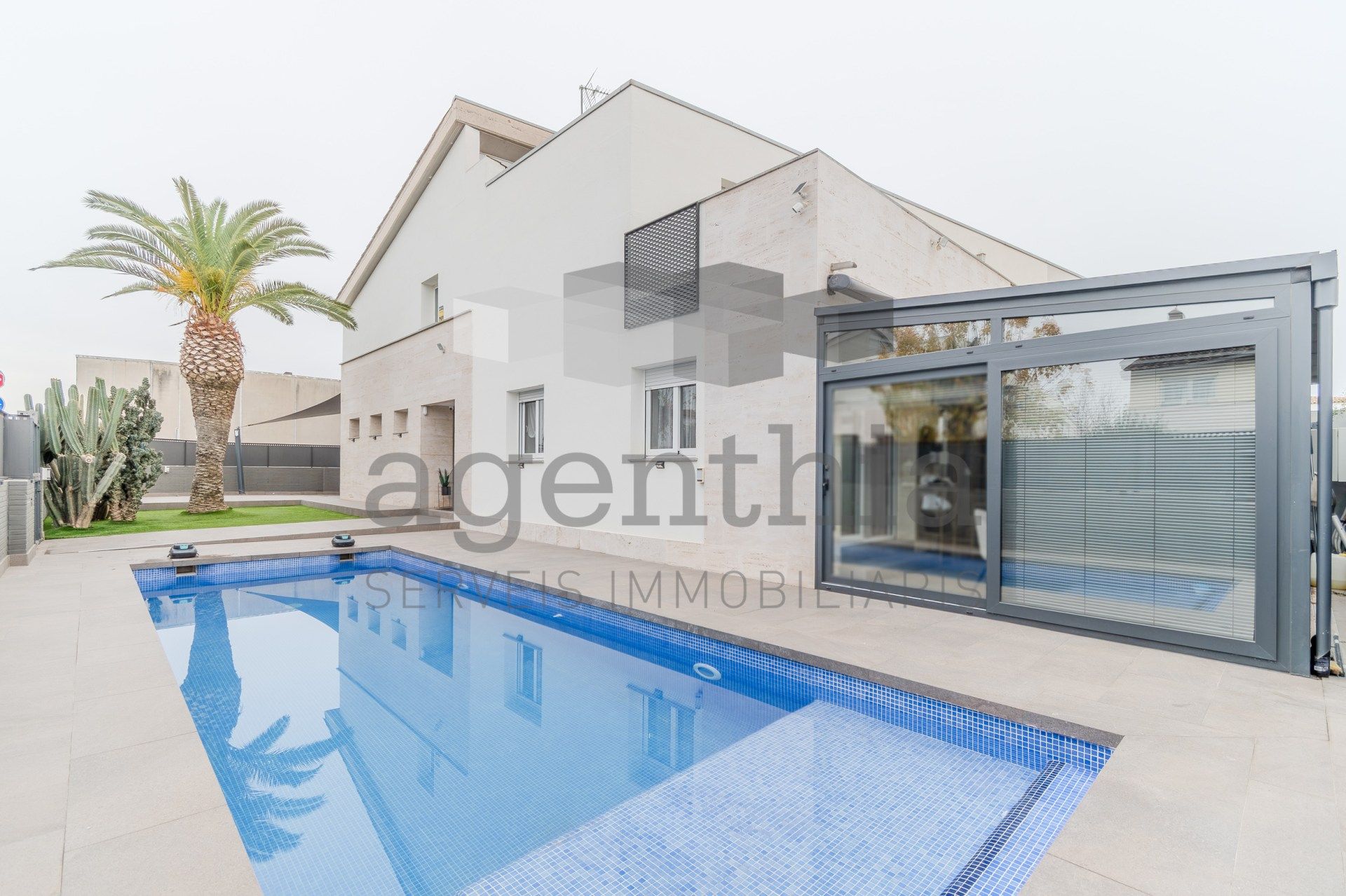 Piscina de Casa adosada en venta en Vilablareix con Aire acondicionado, Calefacción y Terraza