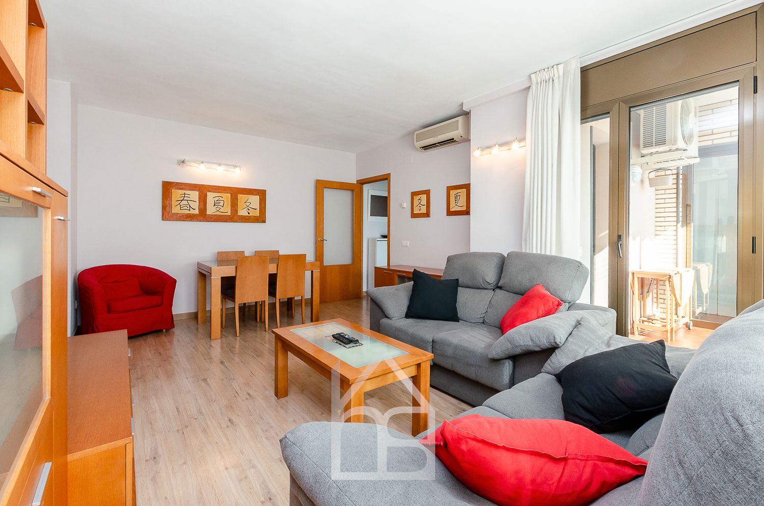 Sala de estar de Piso en venta en Cornellà de Llobregat con Aire acondicionado, Calefacción y Trastero