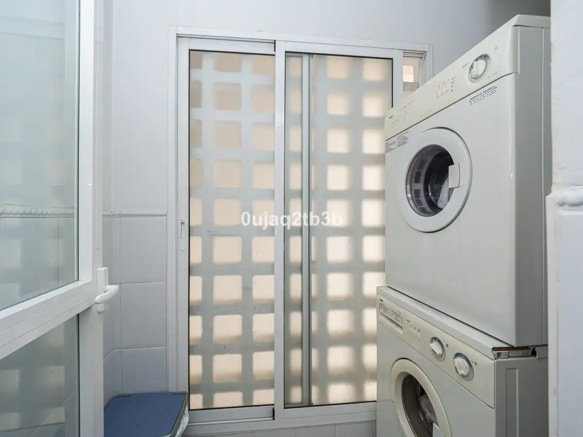 Bany de Apartament en venda en Marbella amb Aire condicionat, Terrassa i Traster