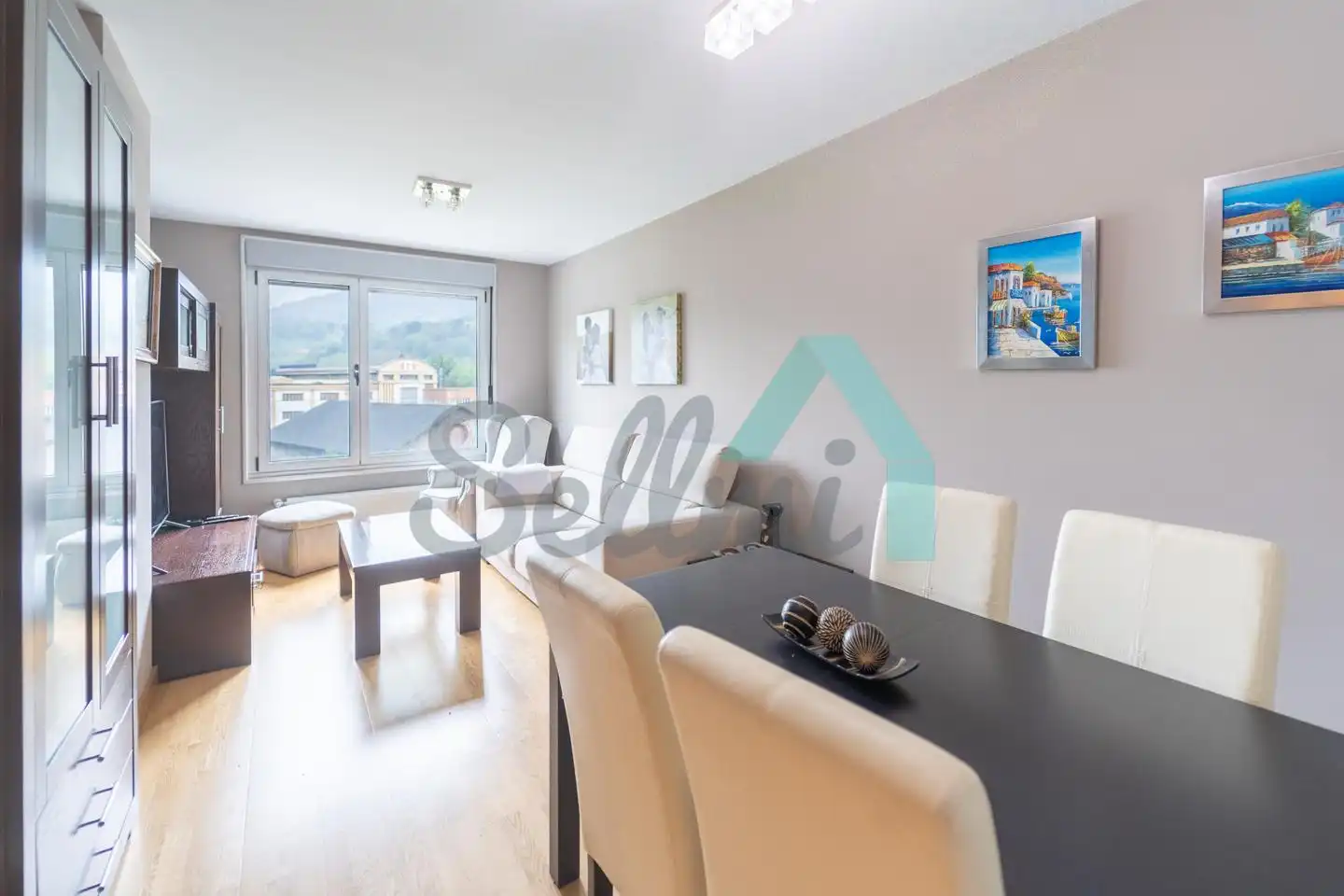 Sala d'estar de Pis en venda en Oviedo  amb Calefacció i Traster