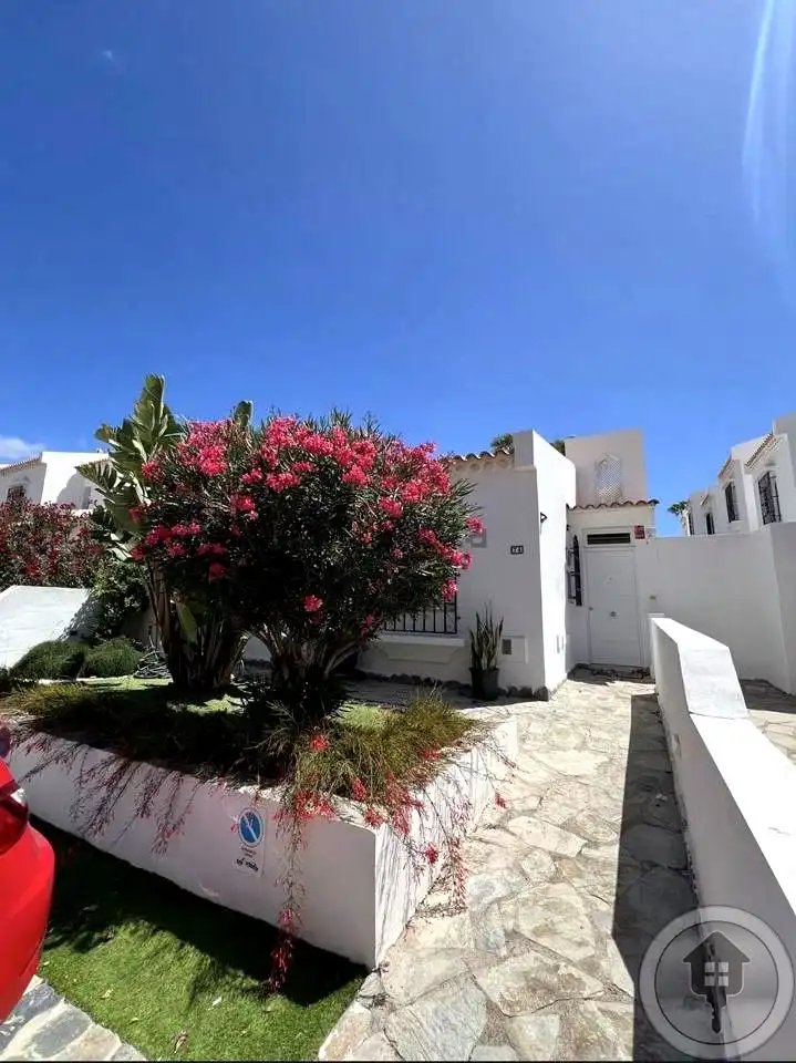 Bungalow amb piscina en venda a J.M. Galván Bello