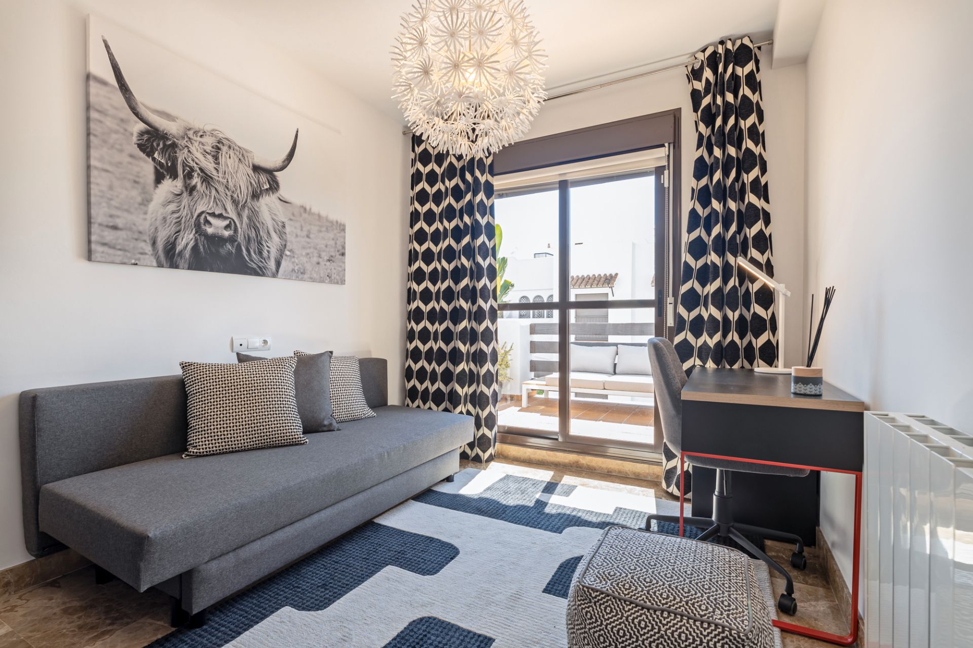 Bedroom of Flat to rent in Estepona  with Air Conditioner, Terrace and Storage room