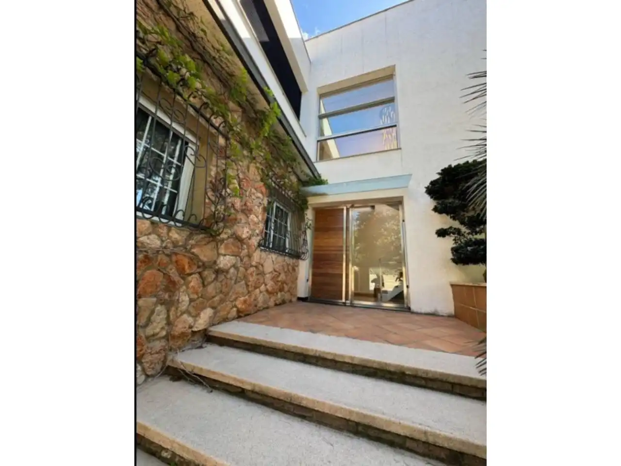 Vista exterior de Casa o xalet en venda en Riba-roja de Túria amb Aire condicionat, Calefacció i Jardí privat
