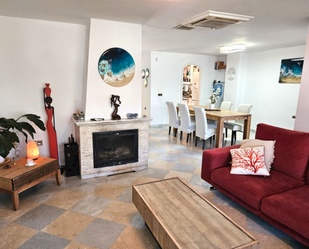 Sala d'estar de Casa adosada en venda en Marbella amb Aire condicionat, Calefacció i Terrassa