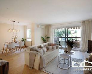 Living room of Flat for sale in Sant Cugat del Vallès  with Swimming Pool and Balcony