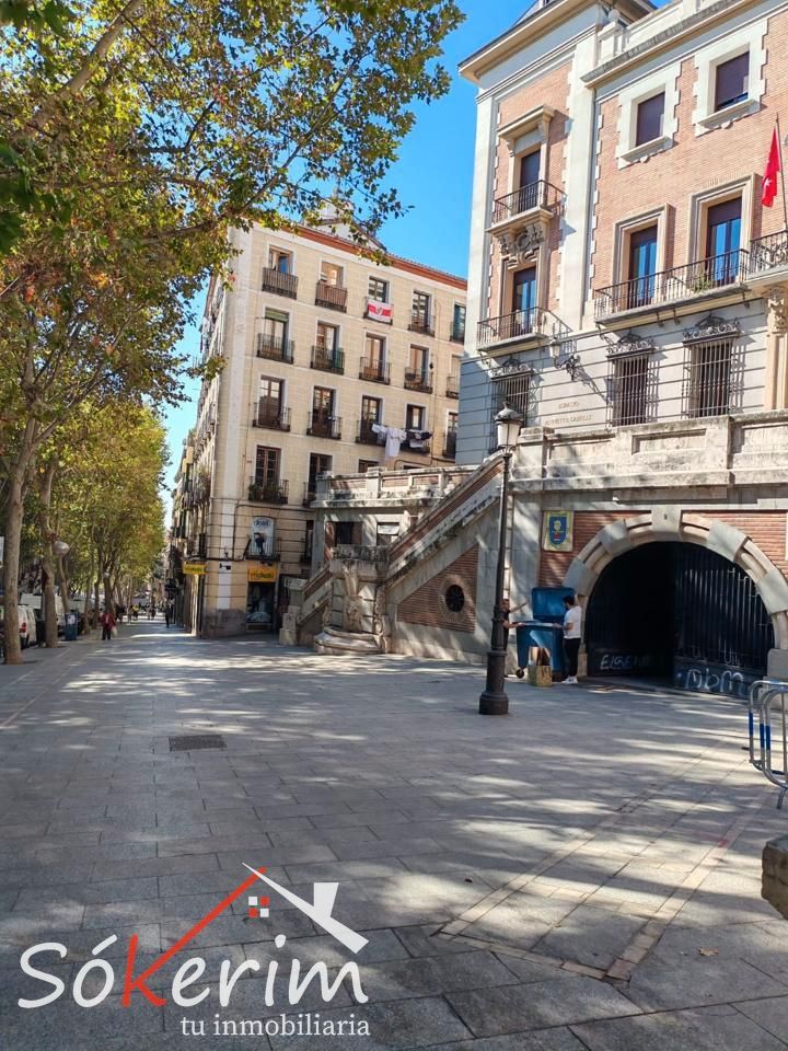 Vista exterior de Local en venda en  Madrid Capital