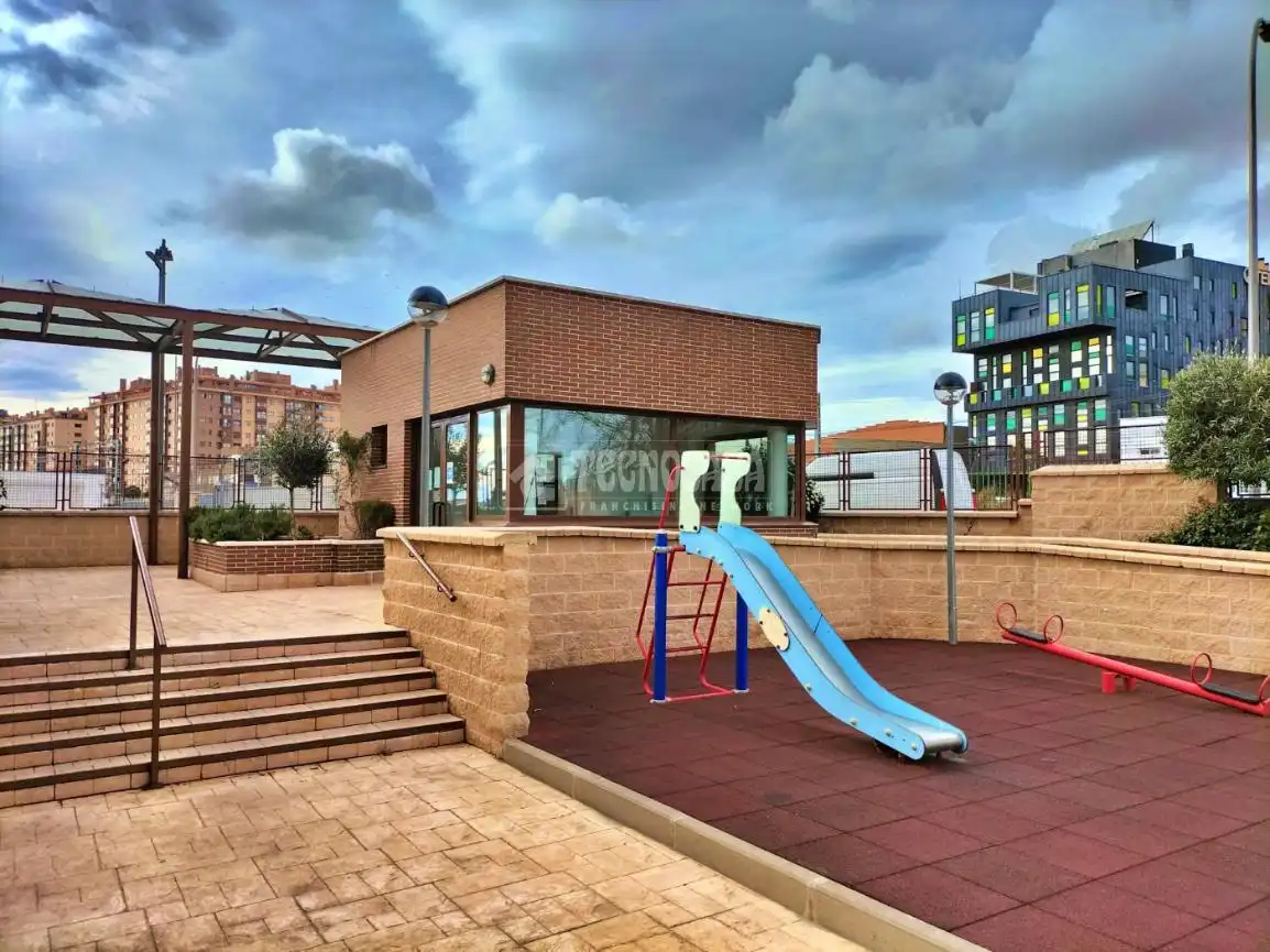 Terraza de Piso en venta en Madrid con Aire acondicionado, Calefacción y Piscina comunitaria