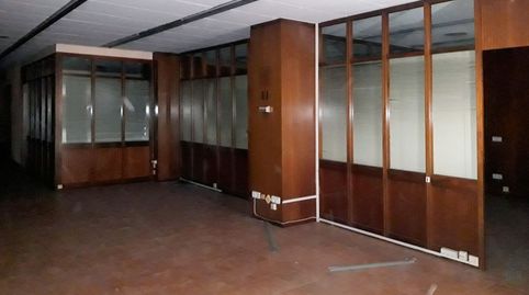 Amplio local situado en zona muy céntrica. Este local ofrece muchas posibilidades, está dividido en planta baja y planta entresuel, imatge 3