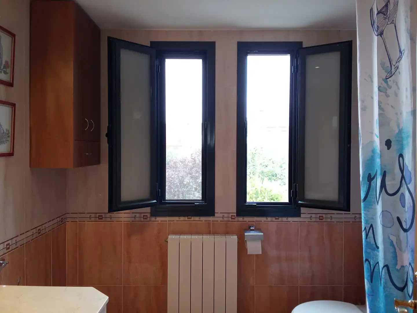 Badezimmer von Einfamilien-Reihenhaus zur Miete in Utebo mit Terrasse, Schwimmbad und Möbliert