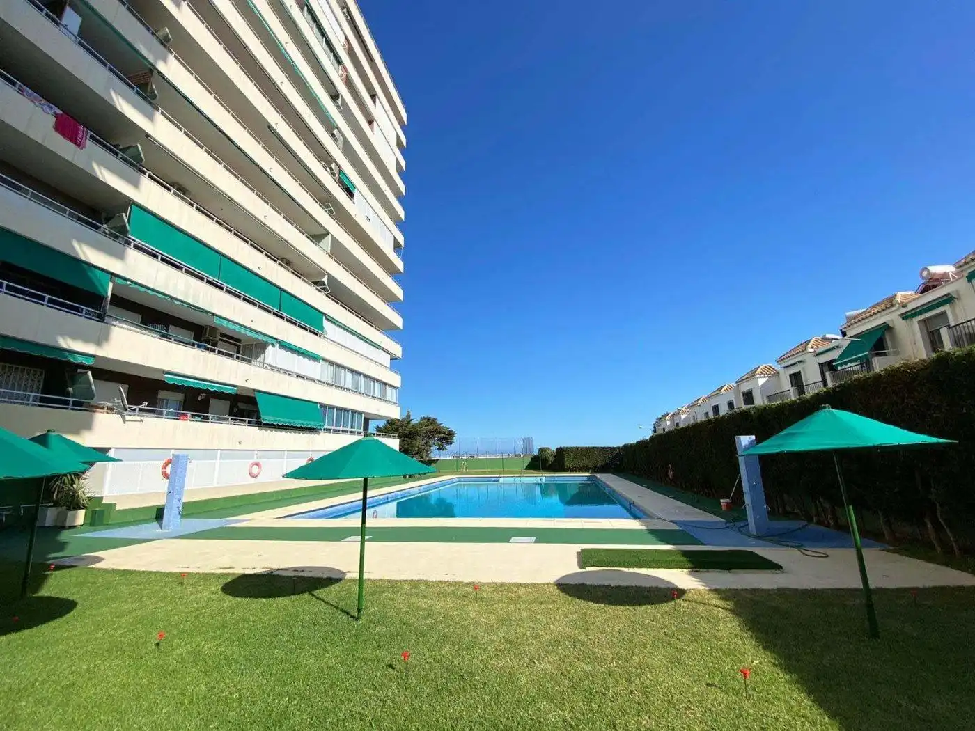 Piscina de Piso en venta en Roquetas de Mar con Aire acondicionado, Calefacción y Piscina comunitaria