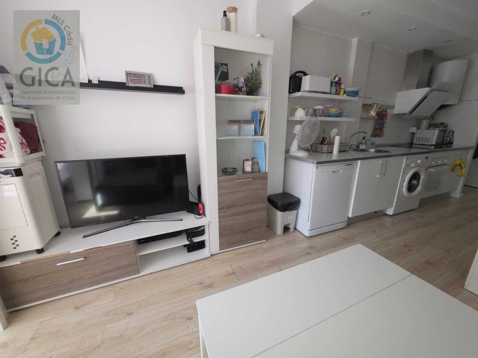 Sala d'estar de Apartament en venda en Algeciras amb Terrassa i Piscina comunitària