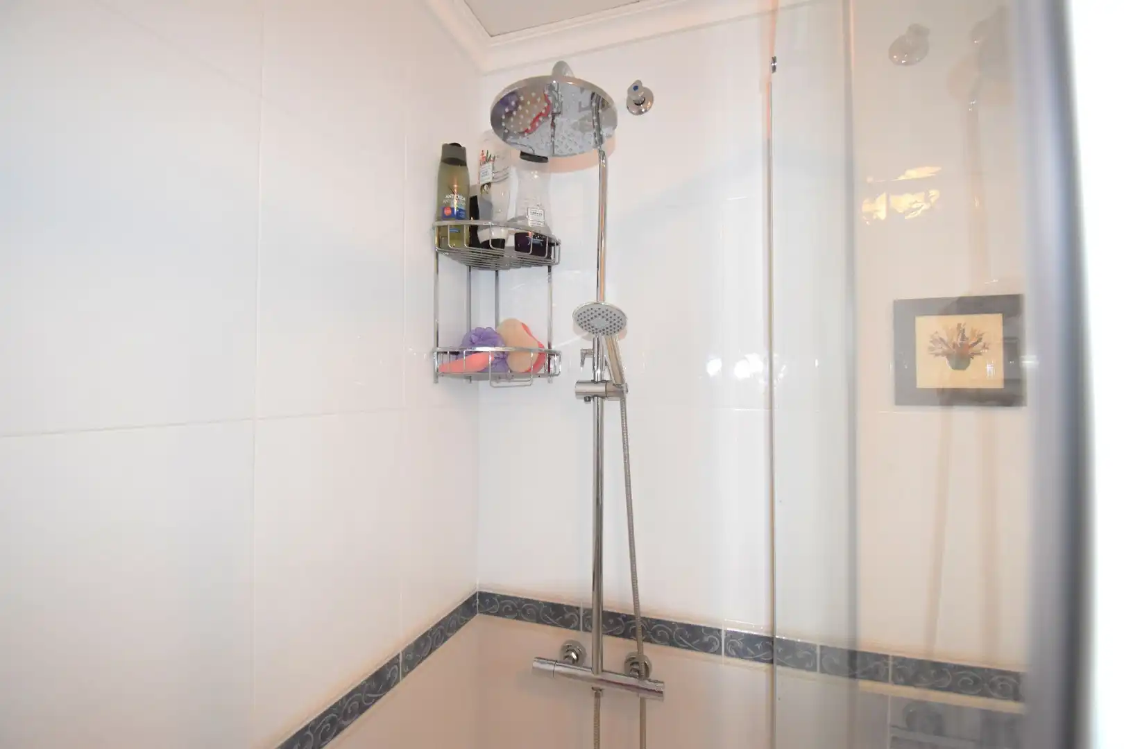 Baño de Apartamento de alquiler en Santa Pola con Aire acondicionado, Calefacción y Terraza