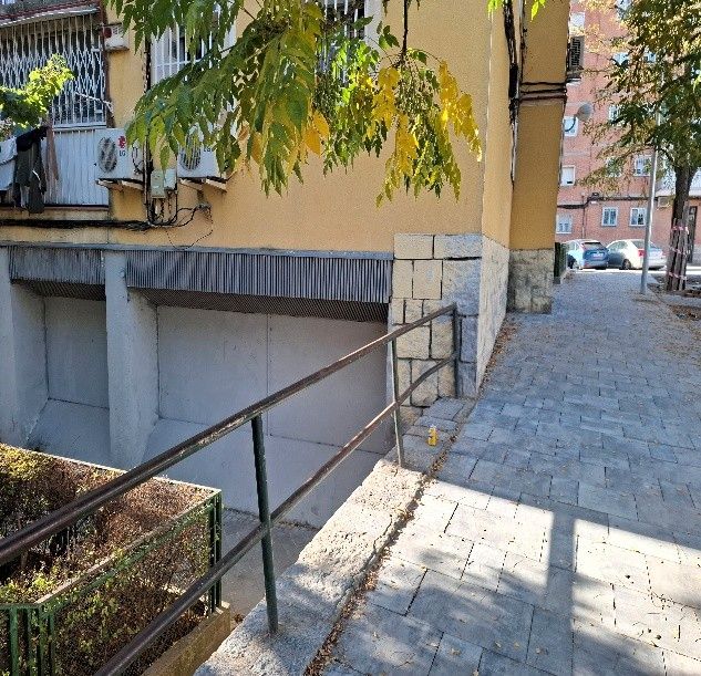 Vista exterior de Local en venda en  Madrid Capital