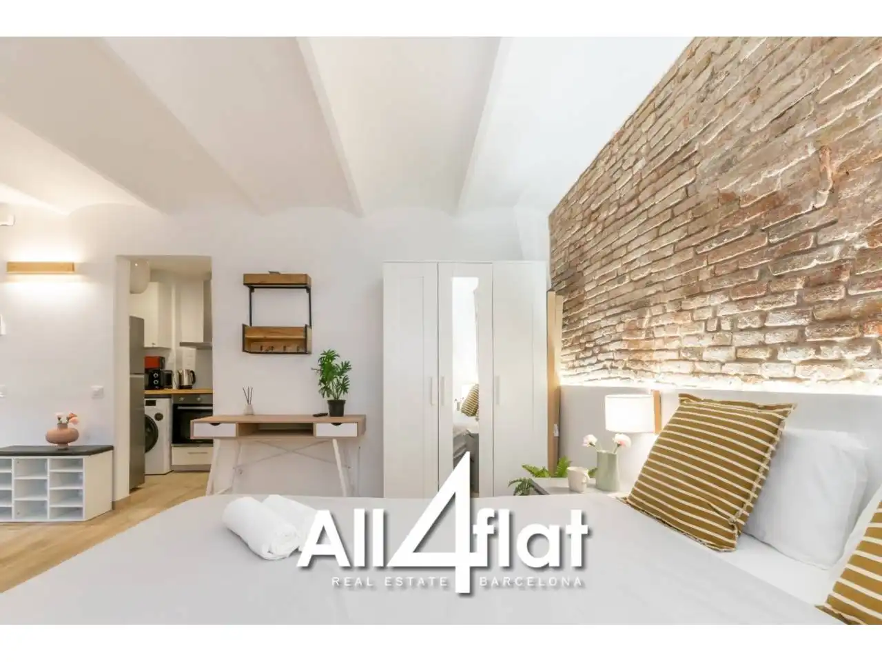 Bedroom of Flat for sale in Barcelona  with Air Conditioner, Furnished and Balcony