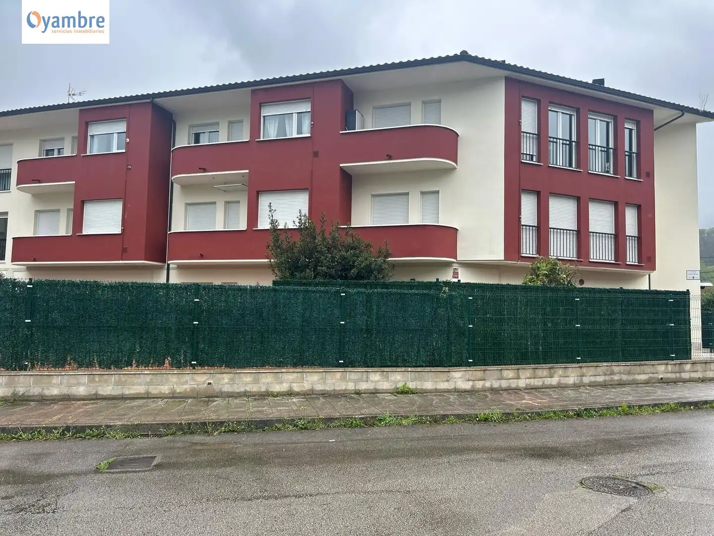 Außenansicht von Garage zum Verkauf in Ampuero