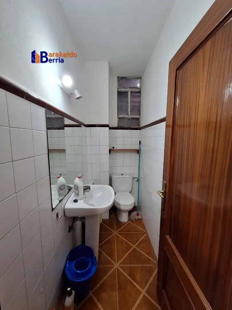 Bathroom of Office for rent in Portugalete  with Furnished