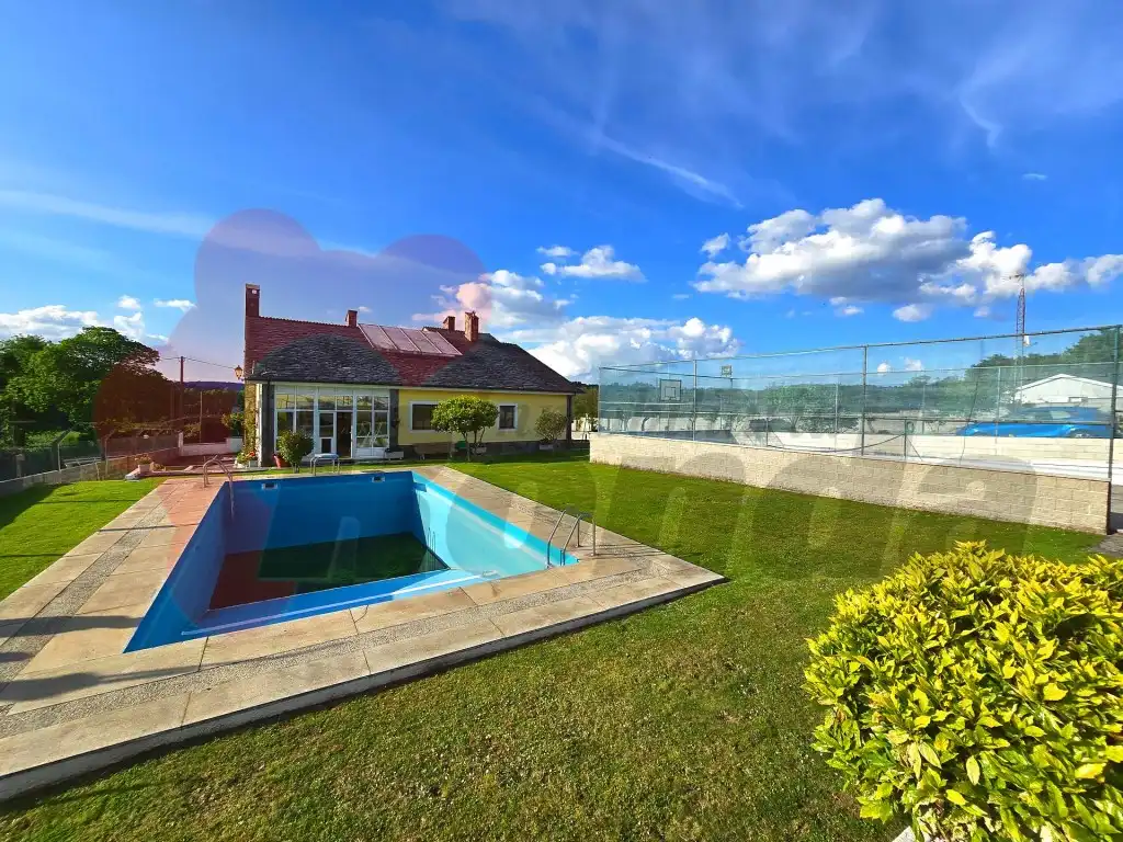 Piscina de Casa o chalet en venta en Lugo