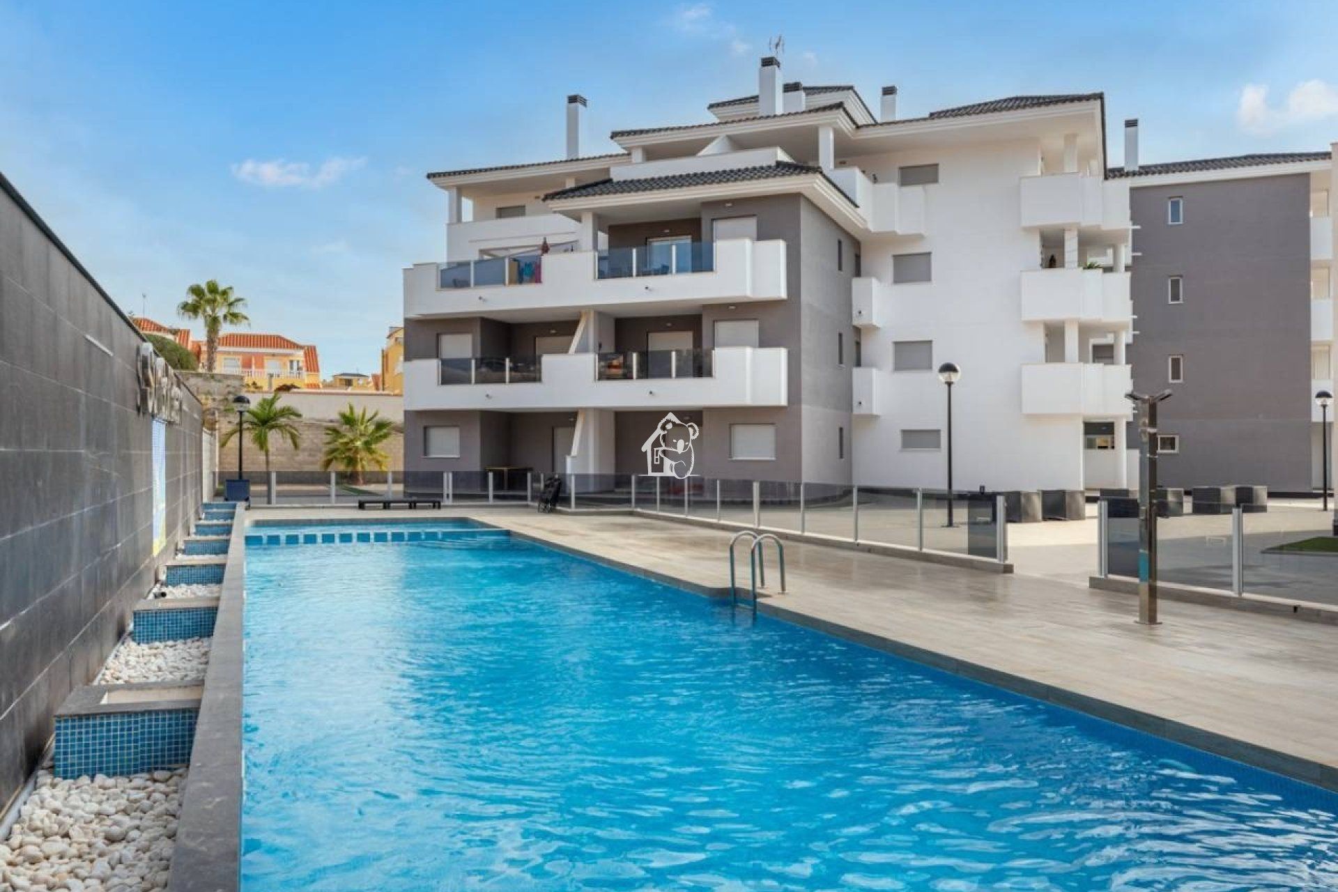 Piscina de Apartament de lloguer en Orihuela amb Aire condicionat, Terrassa i Moblat