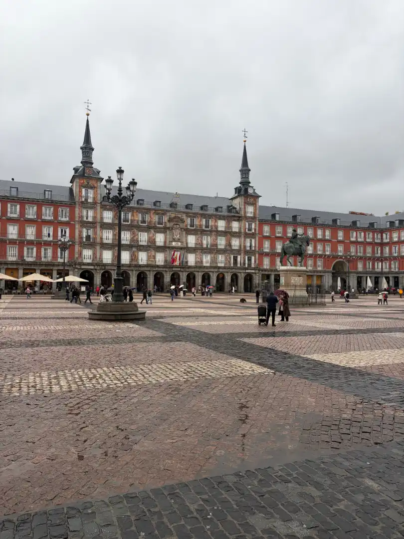 Vista exterior de Local en venda en Madrid amb Calefacció