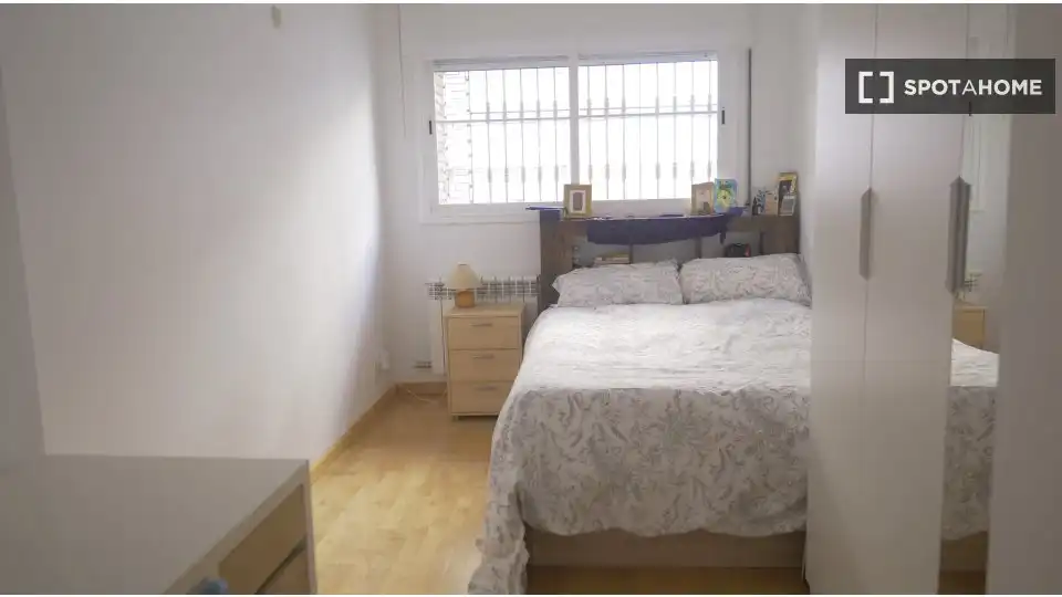 Bedroom of Flat for share in Barcelona  with Air Conditioner, Terrace and Furnished