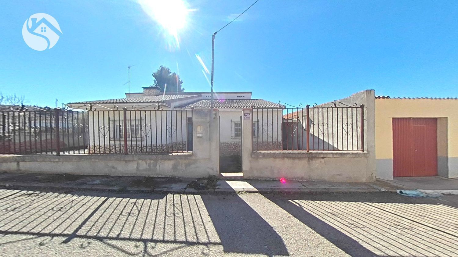 Vista exterior de Casa o xalet en venda en Zarza de Tajo amb Terrassa, Traster i Piscina
