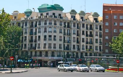 Vista exterior de Pis en venda en  Madrid Capital amb Calefacció, Parquet i Terrassa