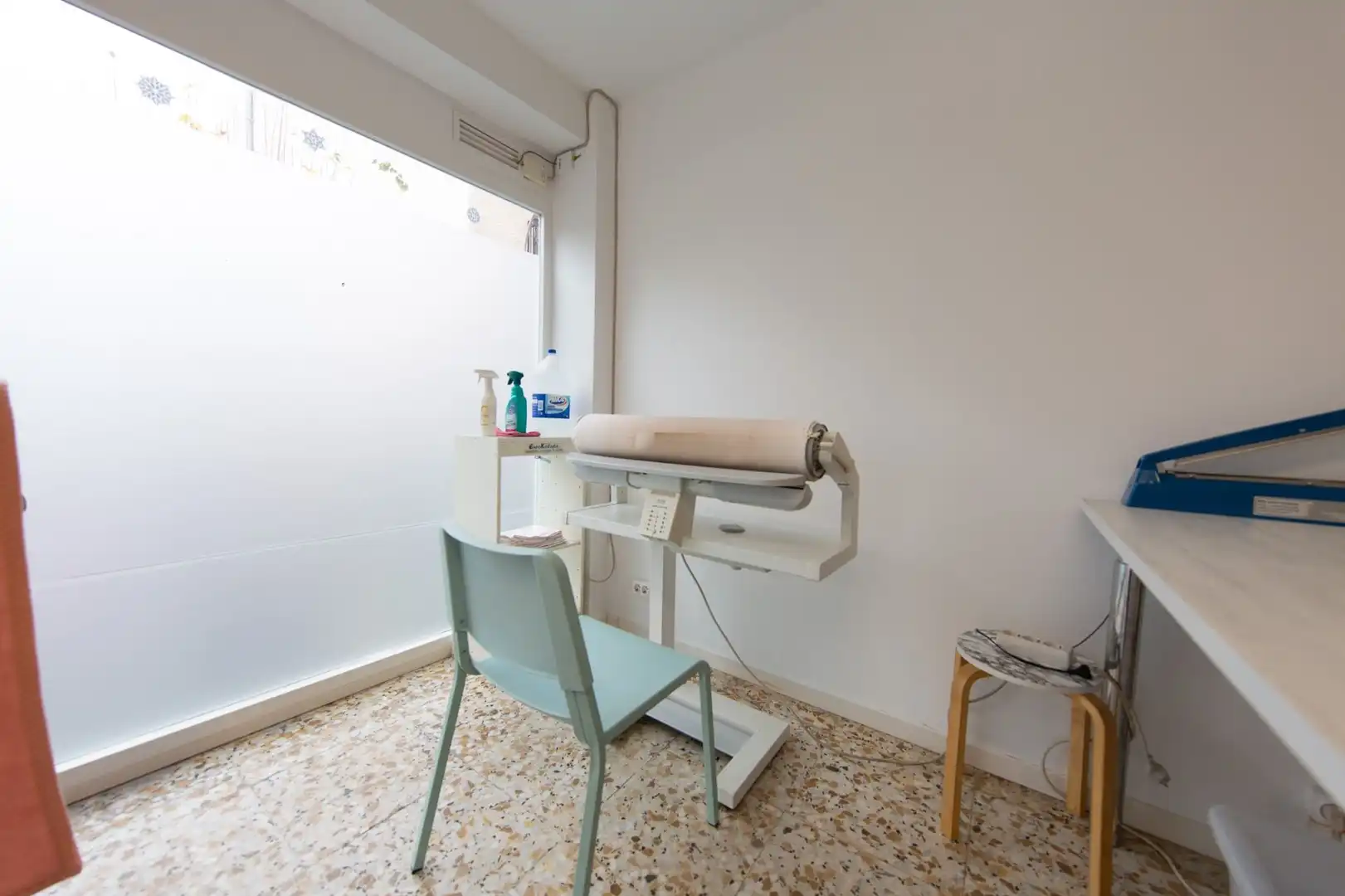 Habitación de Local en venta en Alicante / Alacant con Aire acondicionado y Amueblado