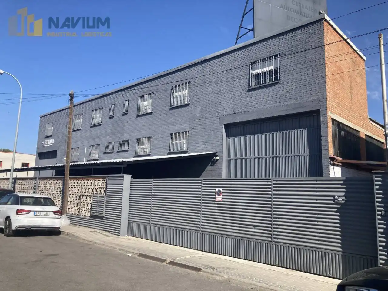 Vista exterior de Nave industrial de alquiler en Paracuellos de Jarama